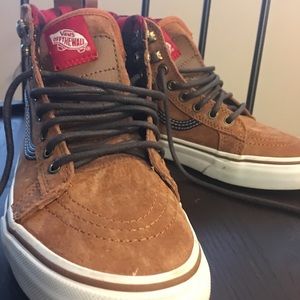 Vans Hi Top MTN great condition 8